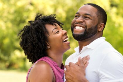 Entre Abraços, Verdade e Paixão: quando o amor se constrói na transparência