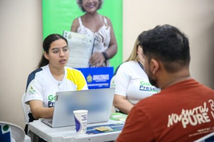 Governo Presente: ‘Esperei por esse documento por quase 30 anos’, diz morador do Monte das Oliveiras ao receber título definitivo