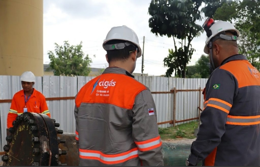 Cigás realiza limpeza e testes em gasoduto instalado na avenida Autaz Mirim