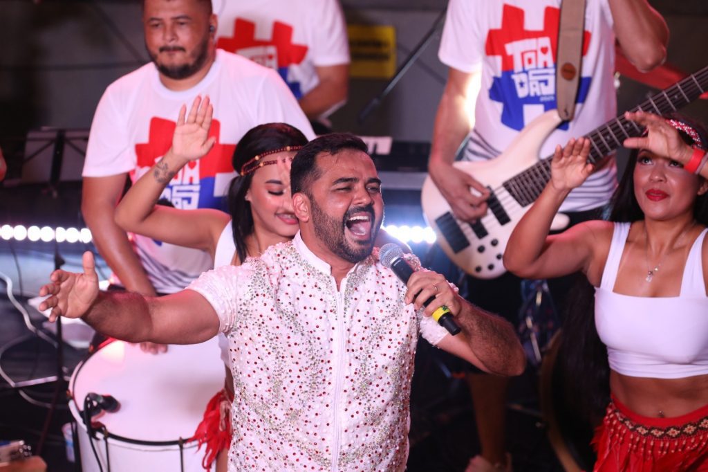 Largo São Sebastião recebe apresentadores oficiais dos bois Caprichoso e Garantido na penúltima edição do #Toadas