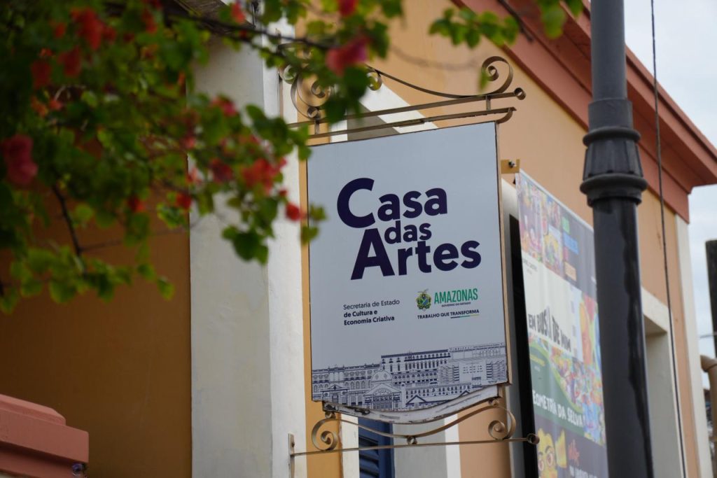 Casa das Artes reabre programação expositiva de 2026 com múltiplas linguagens e artistas locais