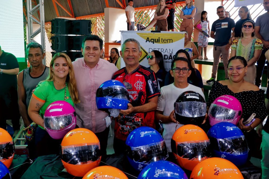 Detran-AM entrega 250 equipamentos de segurança do projeto Motociclista Legal em Rio Preto da Eva