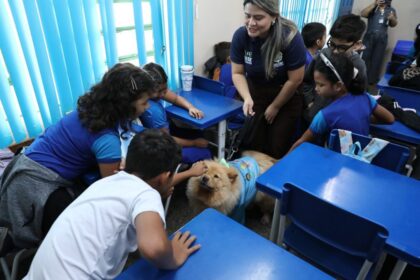 Núcleo de Inteligência em Segurança Escolar da Secretaria de Educação promove encontro com presença de cães terapeutas