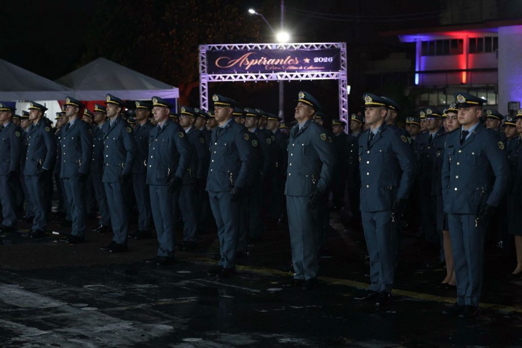 Aspirantes a oficiais da Polícia Militar do Amazonas celebram formação em segurança pública