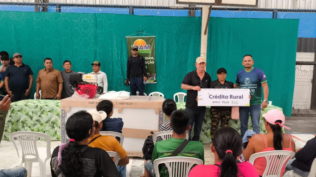 Em Santo Antônio do Içá, Idam viabiliza quase R$ 1 milhão em crédito rural
