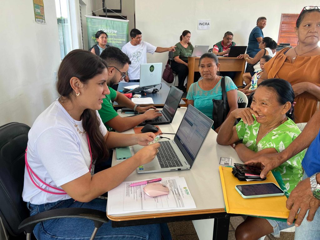 Ipaam, MMA e Pnud entregam Cheque Verde a 252 indígenas em São Gabriel da Cachoeira no dia 16 de março