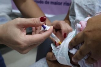 Maternidades estaduais de Manaus iniciam aplicação de anticorpo de dose única contra vírus respiratório em bebês