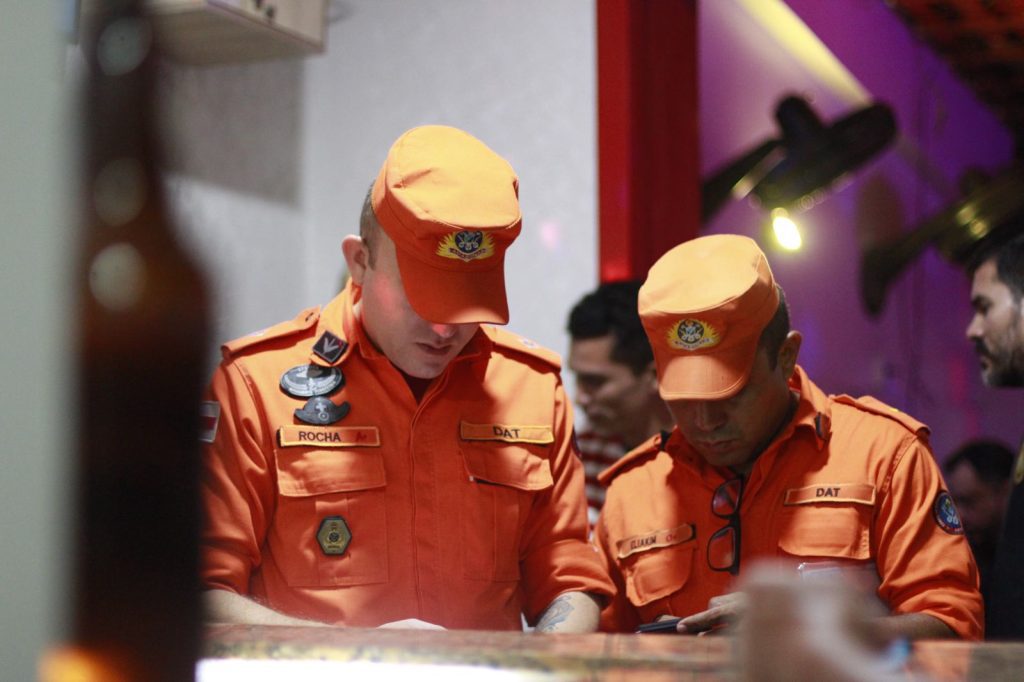 CIF: Bares do Centro de Manaus são autuados por irregularidades