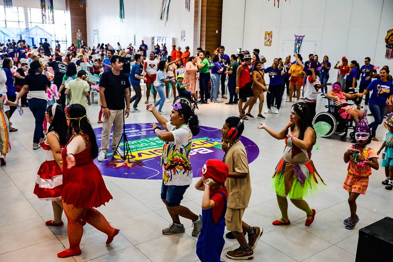 Governo do Amazonas realiza 4ª edição do Baile Inclusivo no Vasco Vasques e reúne PcDs em festa carnavalesca