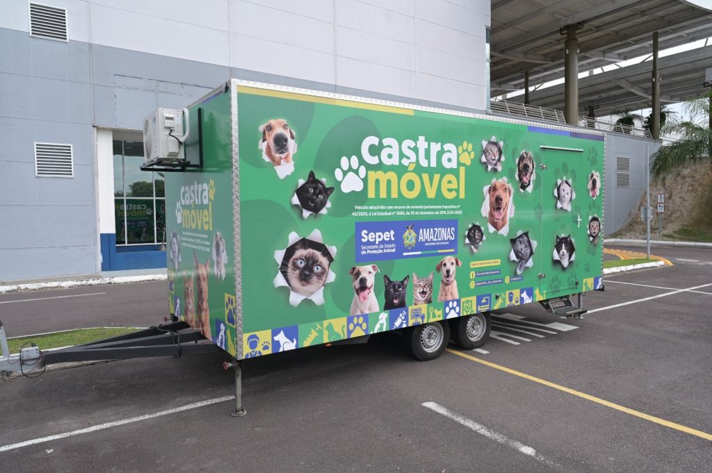 Castramóvel da Sepet realiza agendamento para castração de cães e gatos no bairro Santo Antônio