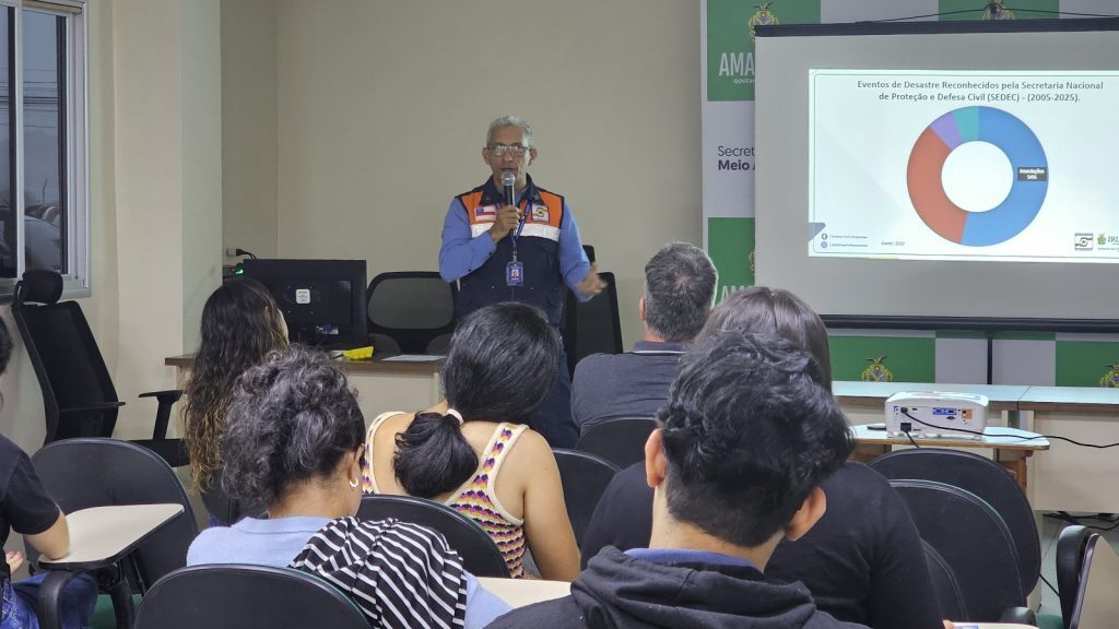 Sema reúne especialistas para discutir gestão hídrica e mudanças climáticas no Amazonas