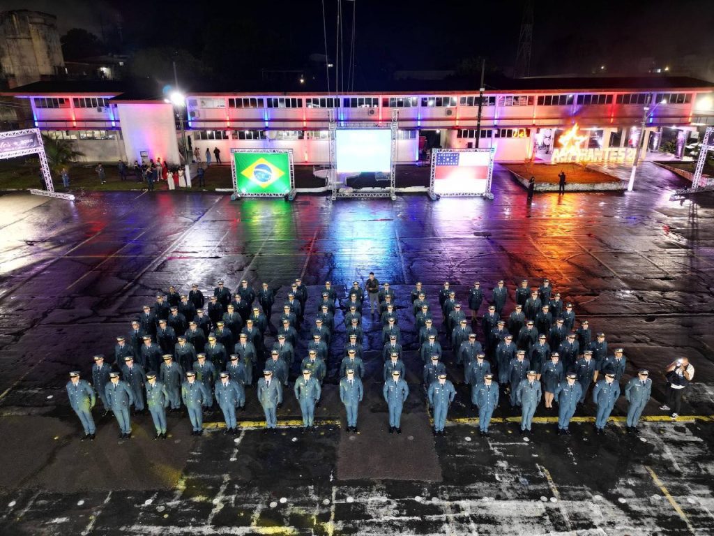 Governador Wilson Lima forma 104 aspirantes a oficiais da Polícia Militar e reforça comando da Segurança Pública no Amazonas