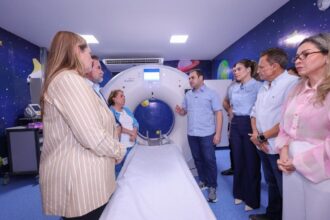Ampliando o atendimento infantil, governador interino Roberto Cidade inaugura tomógrafo no HPSC da Zona Oeste