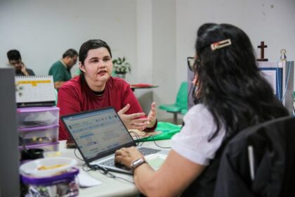 Governo do Estado leva atendimentos à população durante entrega de títulos definitivos no Vasco Vasques