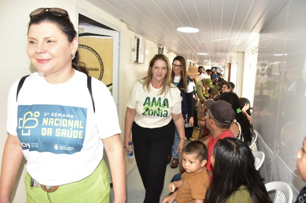 Comitiva da SES-AM e CNJ acompanha atendimentos feitos pelo Barco Hospital São João XXIII em Anamã