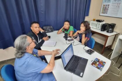 Estudantes de Manaus transformam aulas de química em podcasts e criam rádio escolar, com o apoio do Governo do Amazonas