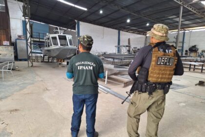Estaleiro irregular é fechado e multado em mais de R$ 200 mil pelo Ipaam, no bairro Aparecida