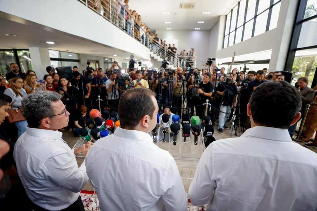 No primeiro dia à frente do Executivo, governador interino Roberto Cidade destaca estabilidade institucional e continuidade de projetos