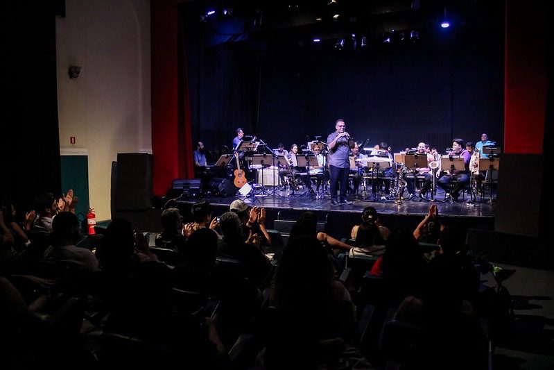 Amazonas Band reúne público em noite de bossa nova no Teatro da Instalação