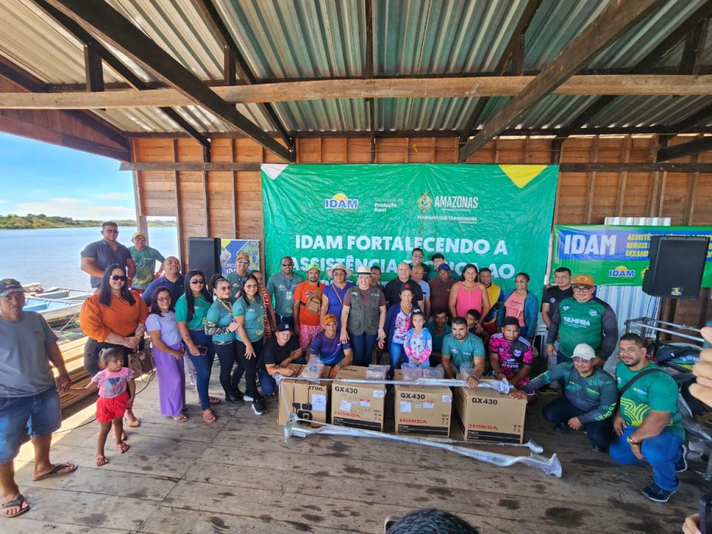 Em Manaquiri, Idam realiza a entrega de R$ 170 mil em crédito rural para agricultores familiares e pescadores