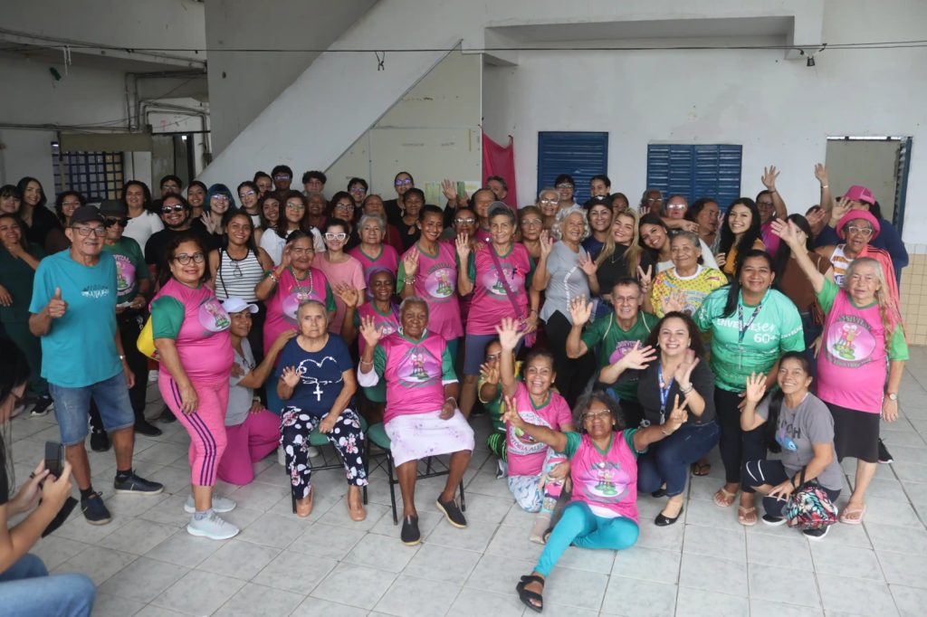 Aos 103 anos, Maria José mantém uma rotina ativa e transforma a convivência em qualidade de vida