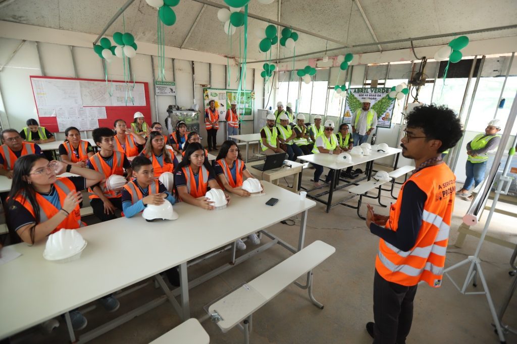 Projeto ‘Tô na Obra’ leva estudantes para conhecer o canteiro de obras do Residencial São Pedro, no bairro Betânia