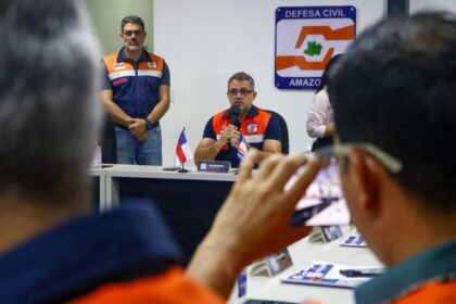 Defesa Civil do Amazonas reúne prefeitos e Associação Amazonense de Municípios para alinhar estratégias de enfrentamento à vazante de 2026