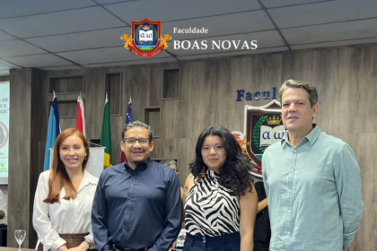 Paula Litaiff defende integração do jornalismo ambiental nas redações durante congresso na Amazônia