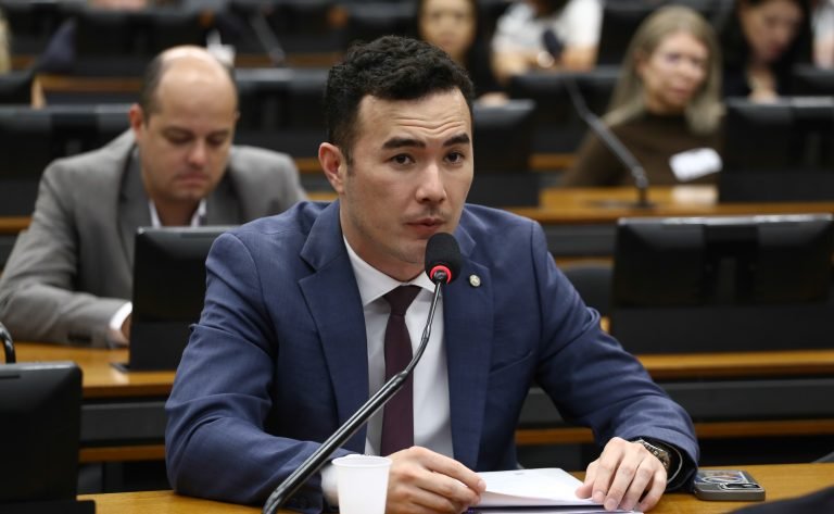 Projeto obriga bares e restaurantes a oferecer água filtrada de graça