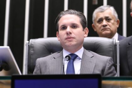 Motta quer avançar votação da PEC da escala 6×1 com equilíbrio