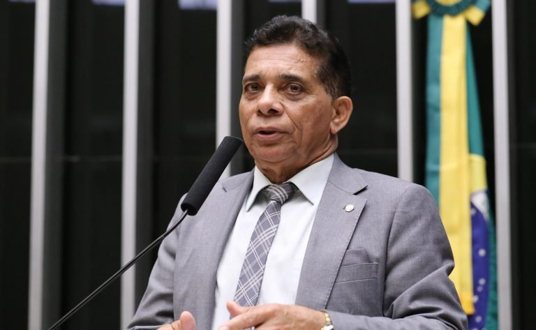 Projeto aumenta número de vagas de estacionamento reservadas para pessoas com deficiência