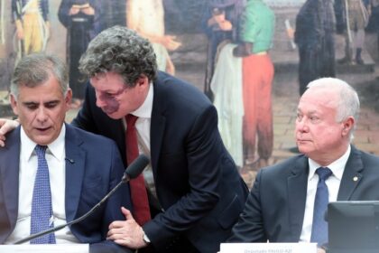 Comissão aprova admissibilidade de propostas que acabam com a escala 6×1