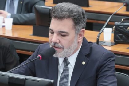 CCJ aprova criminalização da manipulação por inteligência artificial em casos de violência digital contra a mulher na Lei Maria da Penha