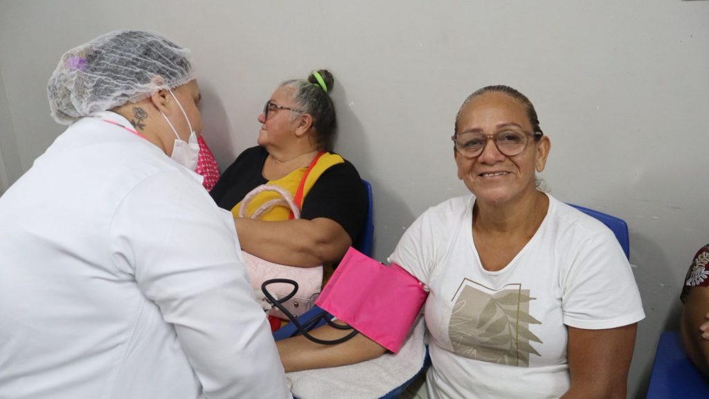 Seas leva ação de saúde aos frequentadores do Centro de Convivência Magdalena Arce Daou