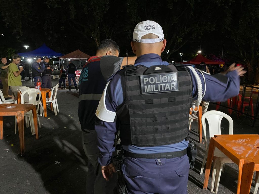 Central Integrada de Fiscalização realiza ação em bares no Centro de Manaus na madrugada deste sábado