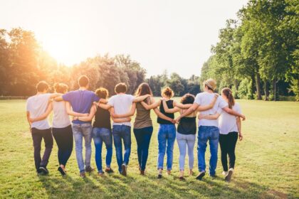 Vamos Juntos: A Força da União e da Amizade