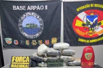 Base Arpão 2: Cão policial Athena encontra mais de 11 quilos de skunk em bagagem e mulher é presa