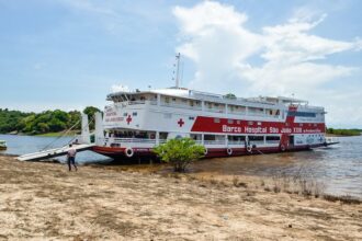 Barco Hospital inicia atendimentos de saúde em Alvarães, nesta terça-feira