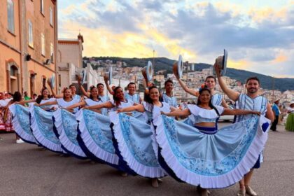 Oficina de Derbak para pessoas com deficiência visual promove inclusão e intercâmbio cultural em Manaus