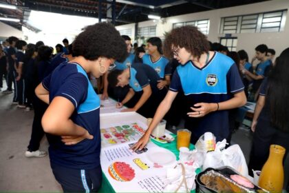 Escola Estadual Maria Amélia realiza feira sobre frutos amazônicos em homenagem ao Dia Internacional da Biodiversidade