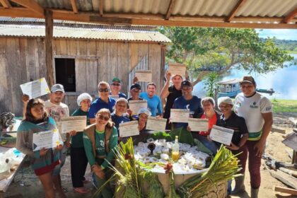 Idam e Sebrae capacitam agricultores familiares de São Sebastião do Uatumã na fabricação de farinhas saborizadas