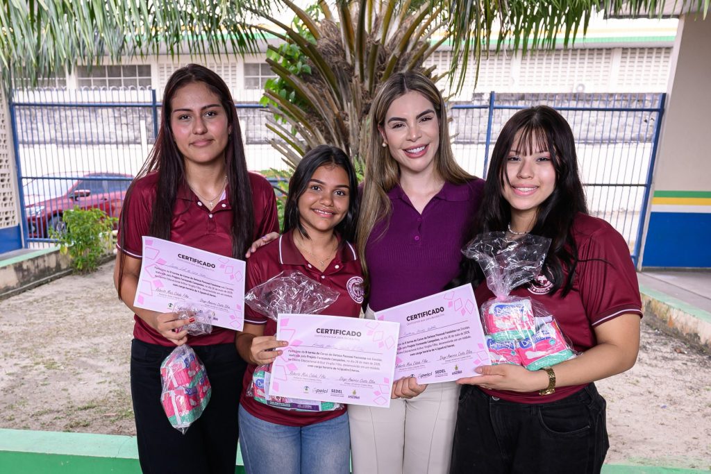 Primeira-dama Thaisa Cidade participa de ação de dignidade menstrual e cidadania para estudantes da rede estadual