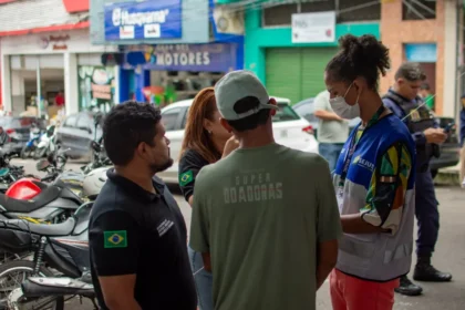 Sejusc e TJAM levam serviços de cidadania à população em situação de rua no Centro de Manaus
