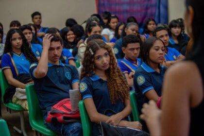 Combate à violência contra a mulher: Sejusc promove palestras para estudantes da rede estadual, em Iranduba