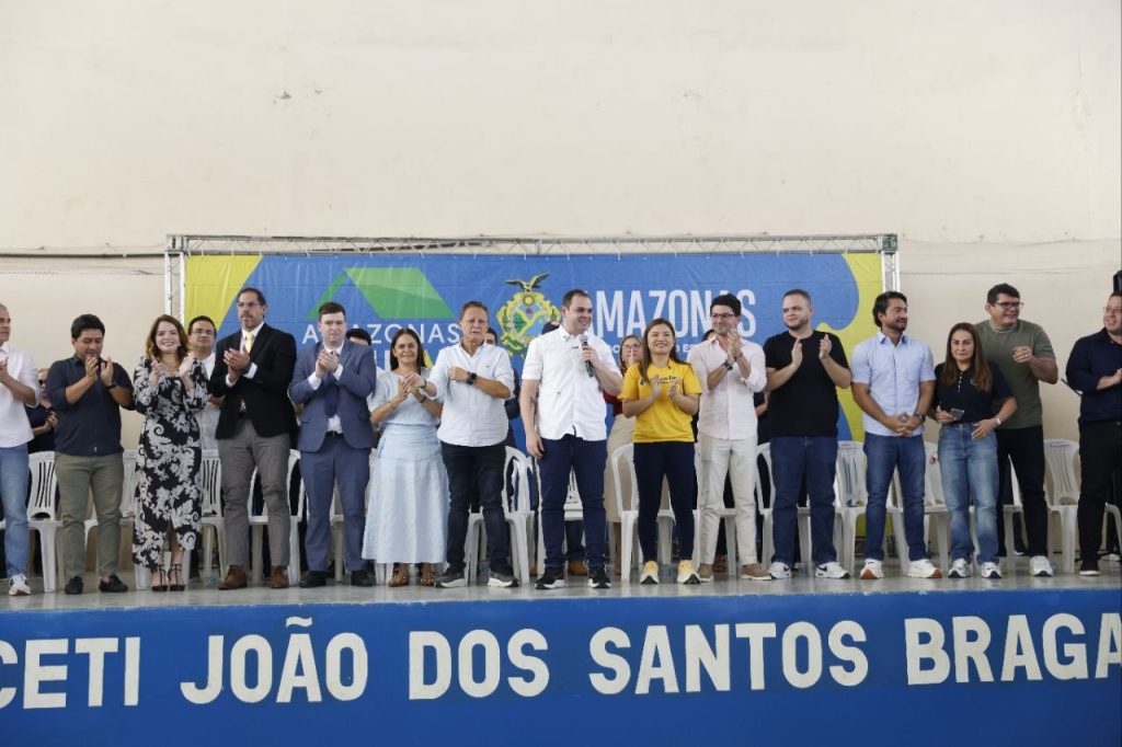 Governador Roberto Cidade entrega 800 títulos definitivos na zona norte e fortalece a política de regularização fundiária no Amazonas