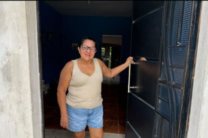 Em homenagem às mães, governador Roberto Cidade antecipa pagamento do Auxílio Estadual do mês de maio