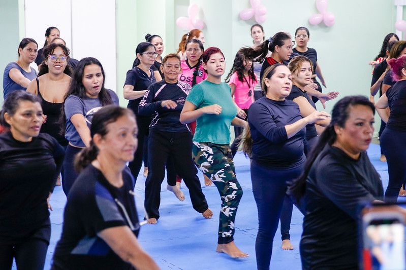 Primeira-dama Thaisa Cidade participa da entrega de certificação para alunas de curso de defesa pessoal