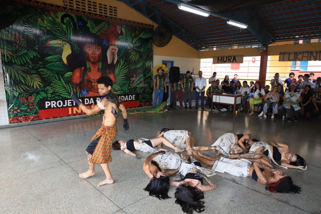 Alunos da EE Profº Rofran Belchior apresentam projetos voltado à diversidade cultural indígena
