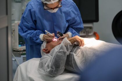 Governador Roberto Cidade acompanha ações do programa Opera + Amazonas na Fundação Hospitalar Alfredo da Matta