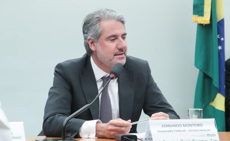 Câmara aprova proposta que agiliza transferência de posse de imóveis abandonados para municípios